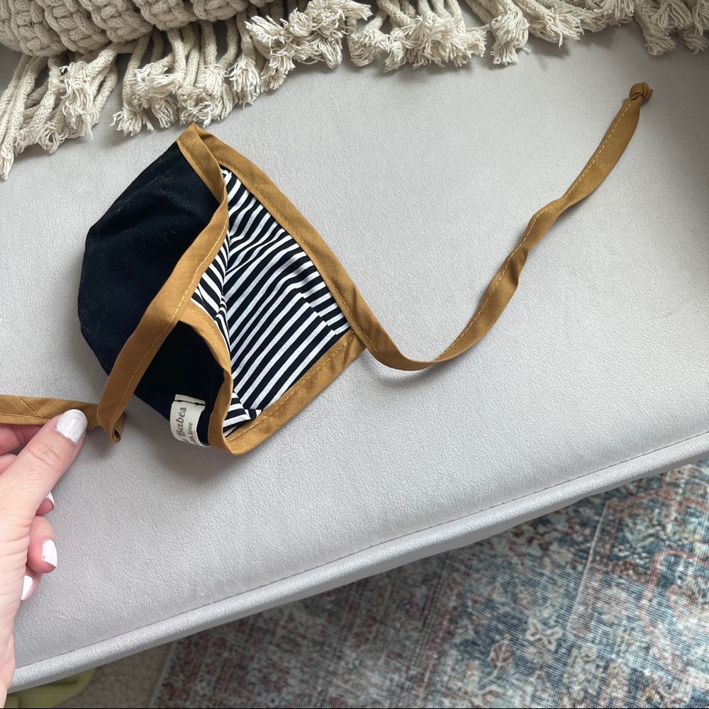 Bonnet - Picture 2 of 2